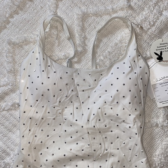 BNWT White Coco Reef One Piece - size 8 - Picture 2 of 6